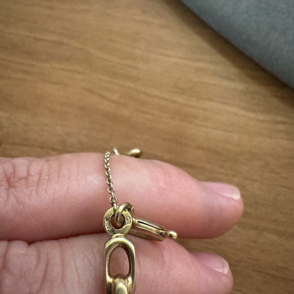 Elegant Gold Chain Bracelet - Picture 3 of 4